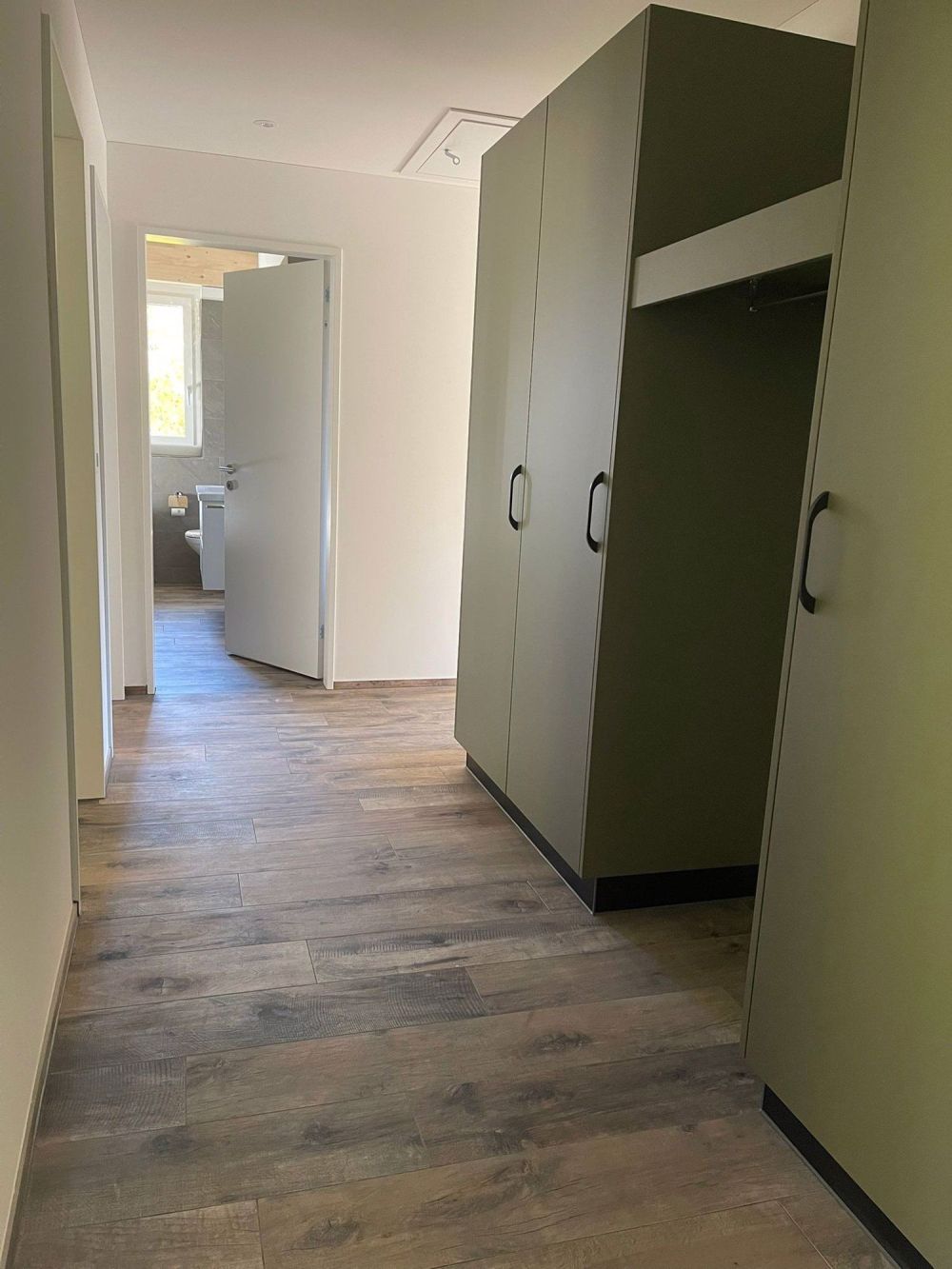 NUR MIT FESTWOHNSITZ! - ERSTBEZUG - BALKON MIT PANORAMASICHT! - Bild 3