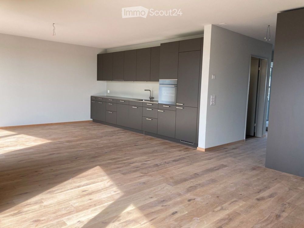 Urban - zentral - Neubau: Moderne 2.5-Zimmer-Wohnung mit grossem Balkon in Biel/Bienne - Bild 2