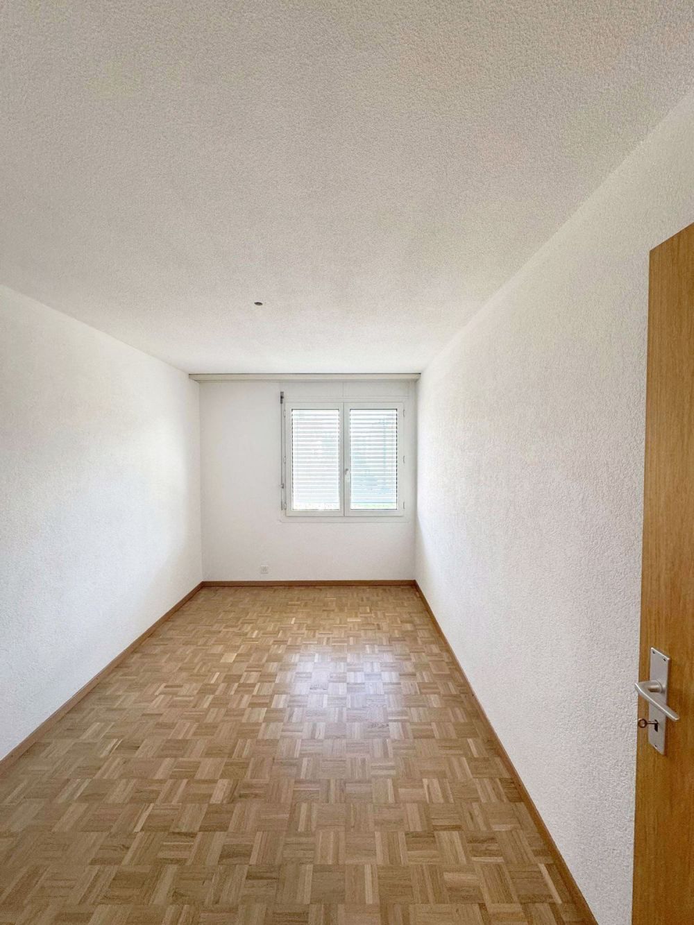 Geräumige 4.5-Zimmerwohnung mit brandneuer Küche - Bild 9