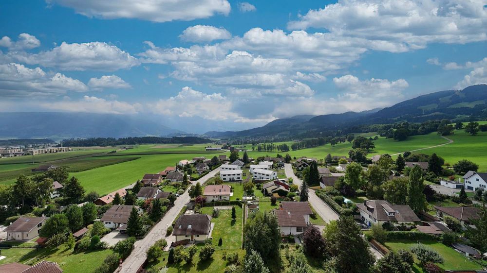 Schöne moderne Reihenhaus-Villa mit 5,5 Zimmern in La Tour-de-Trême - Bild 1