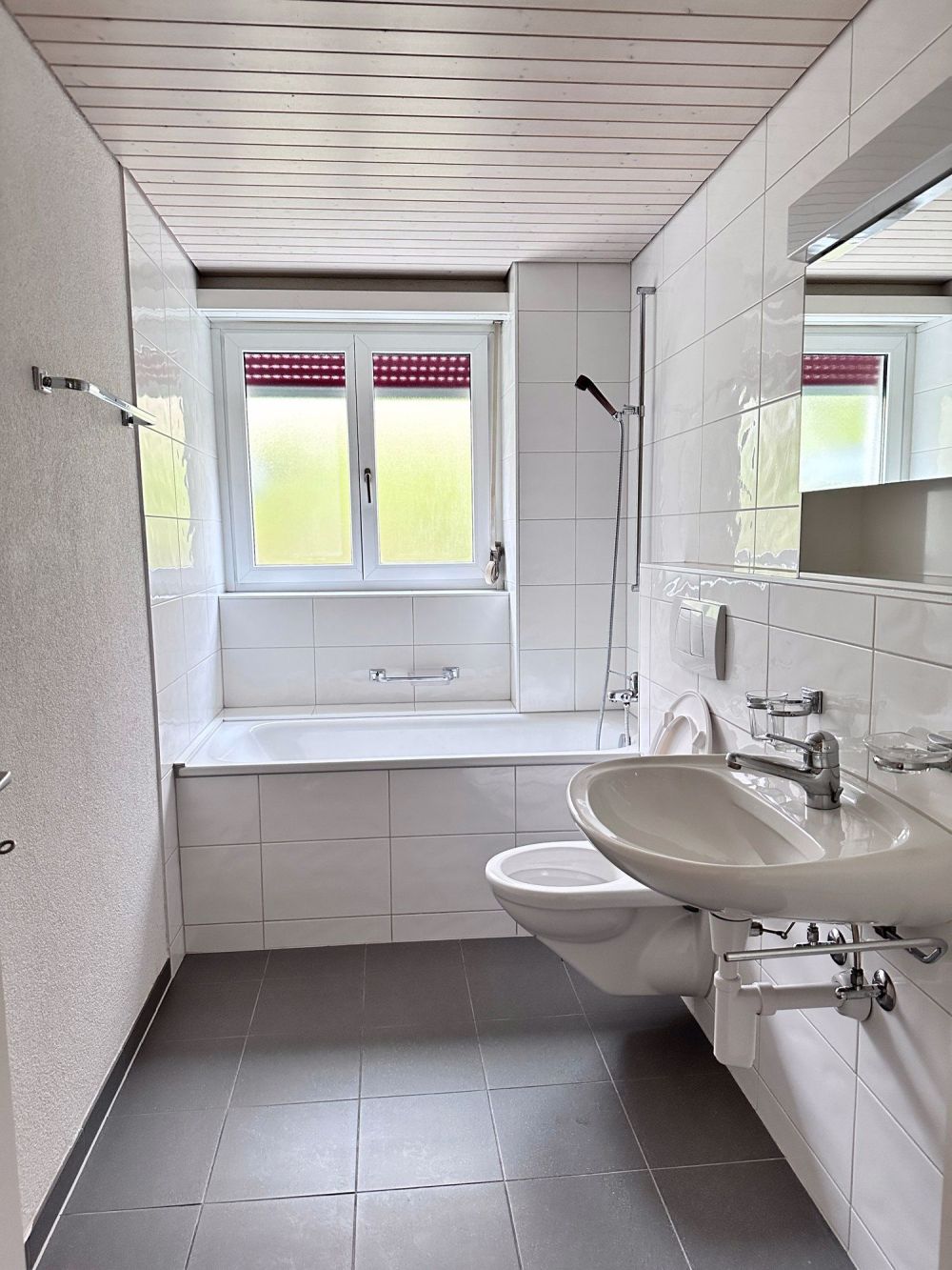 Erstbezug nach Teilsanierung - helle 3.0-Zimmer-Wohnung mit wundervoller Aussicht zu vermieten! - Bild 3