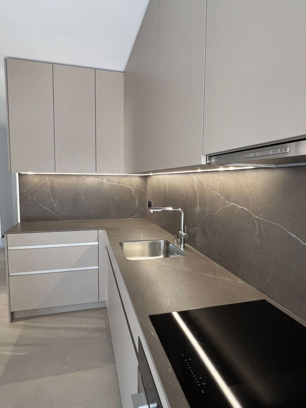 Moderne Wohnung mit grossen Balkonen an zentraler Lage - Bild 2