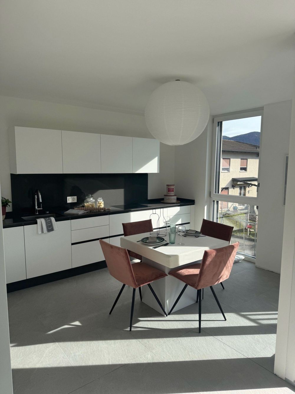 Elegantes Apartment mit 2.5 Zimmern und großem privatem Garten (Erstvermietung) - Bild 4