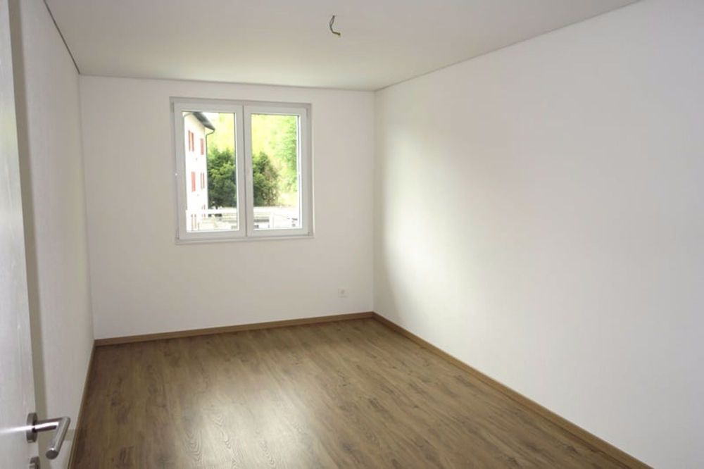 Sehr geräumige Wohnung wie neu mit 4,5 Zimmern und zwei Parkplätzen - Bild 6