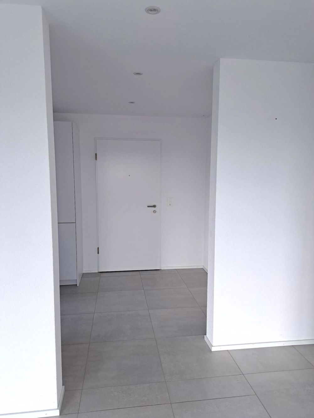 moderne Wohnung mit Balkon an ruhiger Lage mit top Ausbaustandard - Eingang.jpg