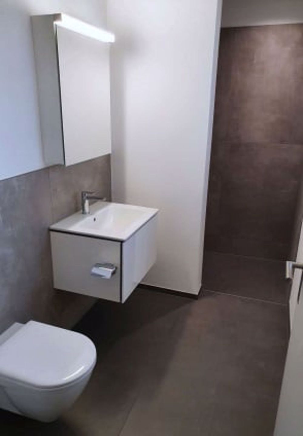 moderne 3.5 Zimmerwohnung - Badezimmer 222