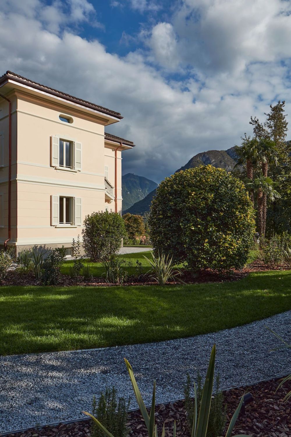 Historische Villa - 4.5-Zimmer-Duplex mit großem Garten - Bild 11