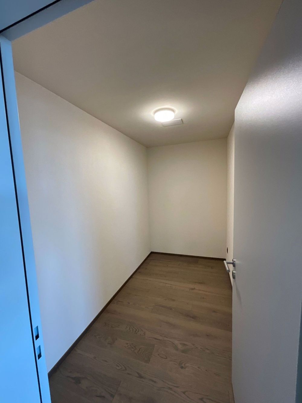 Grosse 3.5-Zimmer-Wohnung mit Garten und Bergblick - Bild 13