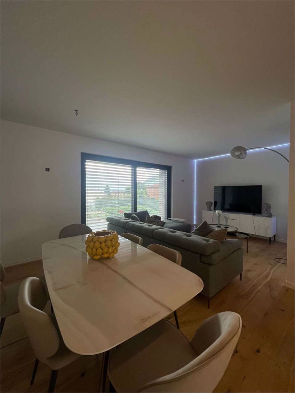 Appartement de 4.5 pièces récemment meublé avec terrasse | dreamo.ch - Bild 1