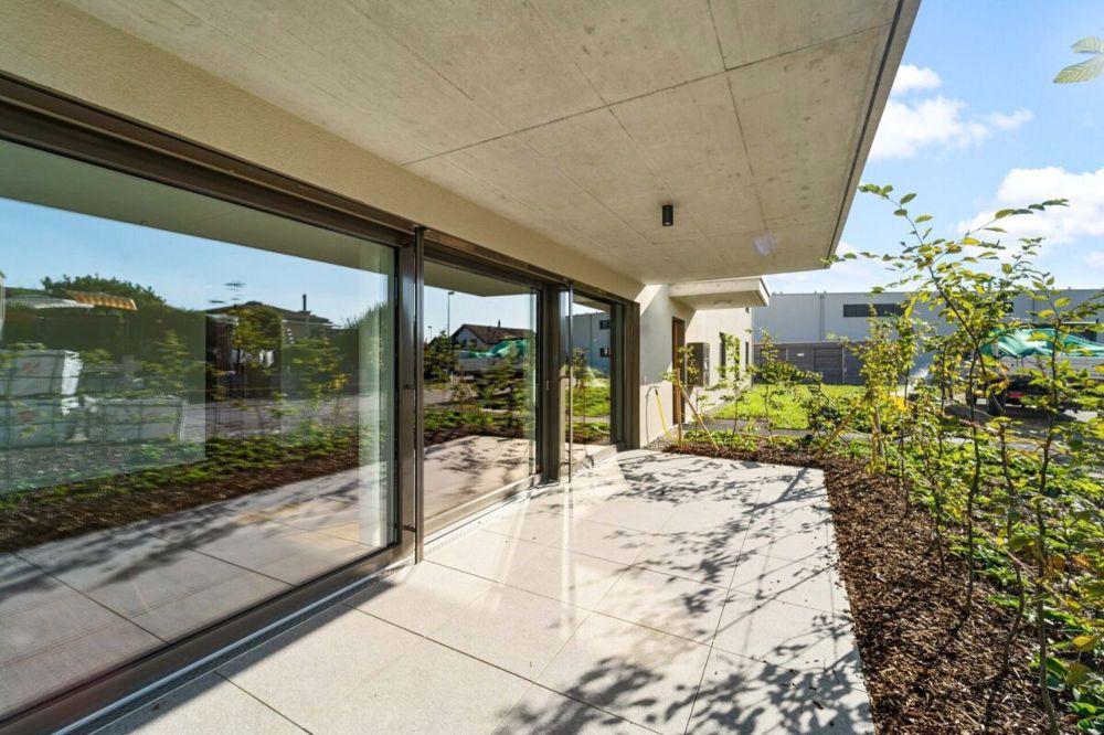 Hinblick Hinwil - Moderne Wohnung mit Sitzplatz - Bild 1