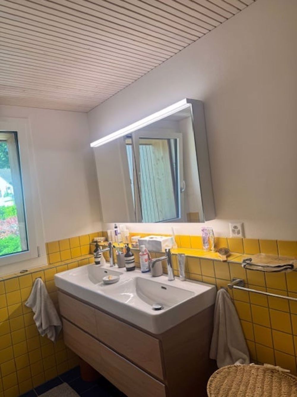 Traumhafte 3.5-Zimmer-Dachwohnung mit Seeblick und und privatem Seezugang in Uerikon - Bild 8