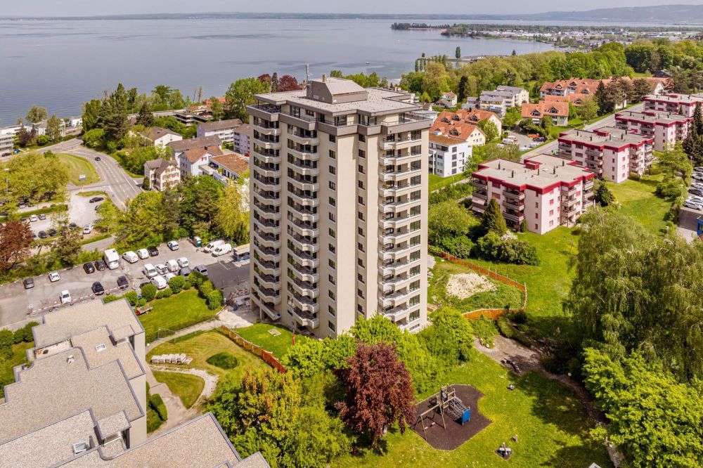 Einziehen und geniessen - Wohnen wo andere Ferien machen mit Weitblick und Balkon - Bild 1