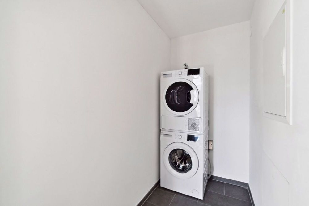 Moderner Neubau an zentraler Lage in Regensdorf - backbone_144505_013_WEB.jpg