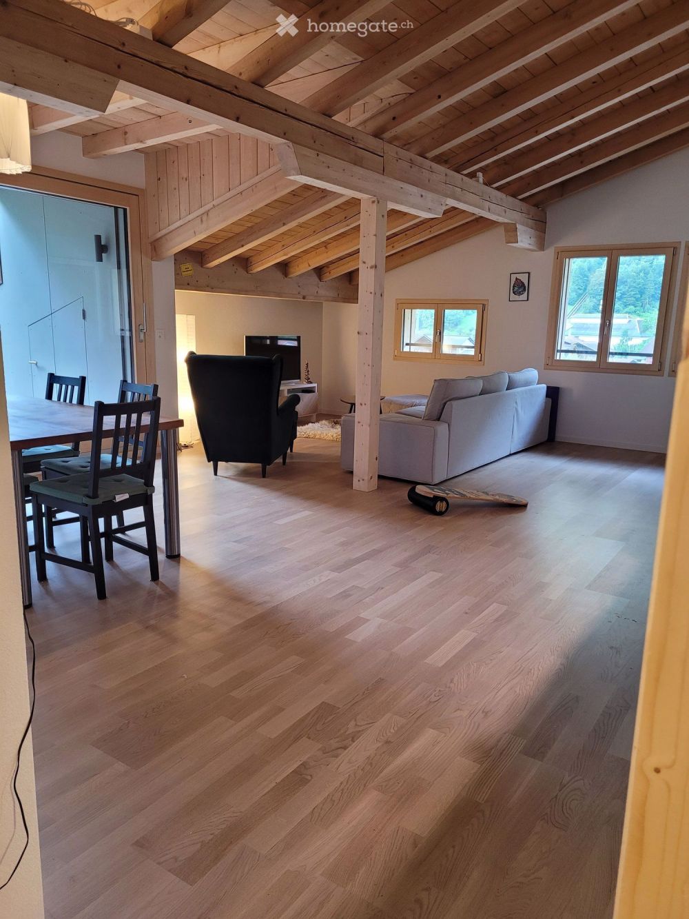 Grosszügige Dachwohnung in Kandergrund - Bild 1