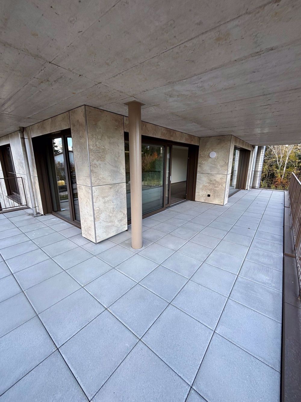 NEUBAU: 4.5-Zimmer-Wohnung mit 41m2 Terrasse und Blick ins Grüne - Bild 2