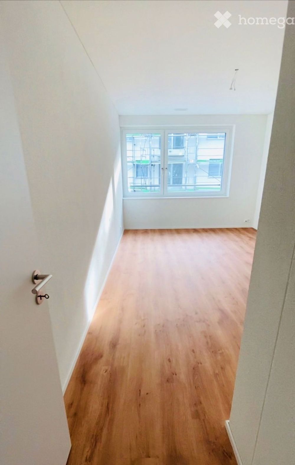 Grosse, moderne und helle 2.5-Zimmer-Wohnung mit 2 Balkonen - Bild 3
