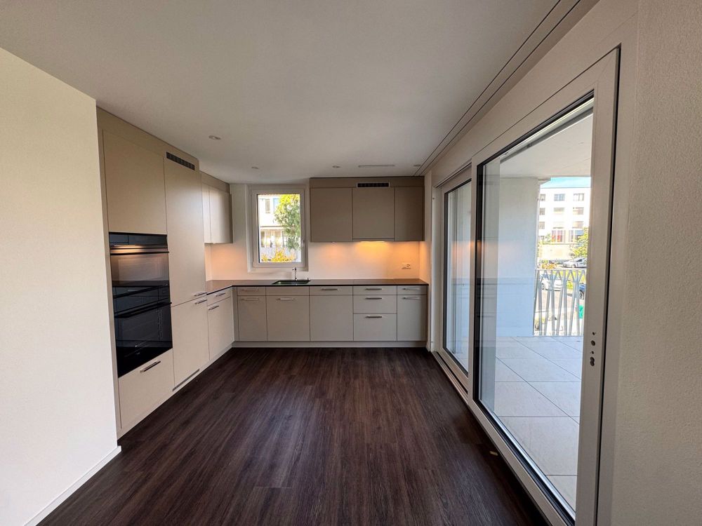 Moderne 4.5-Zimmer-Neubau-Wohnung mit Balkon und Garage - Bild 10