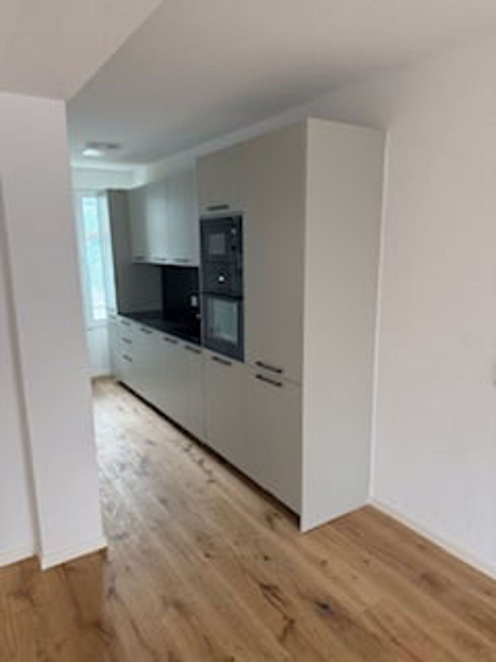 Grosse 1 1/2 Zimmerwohnung Studio im EG zu vermieten in Oberburg - Bild 2