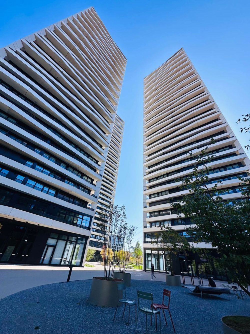 Exklusive möblierte 2.5-Zimmerwohnungen im Three Point Tower - Bild 8