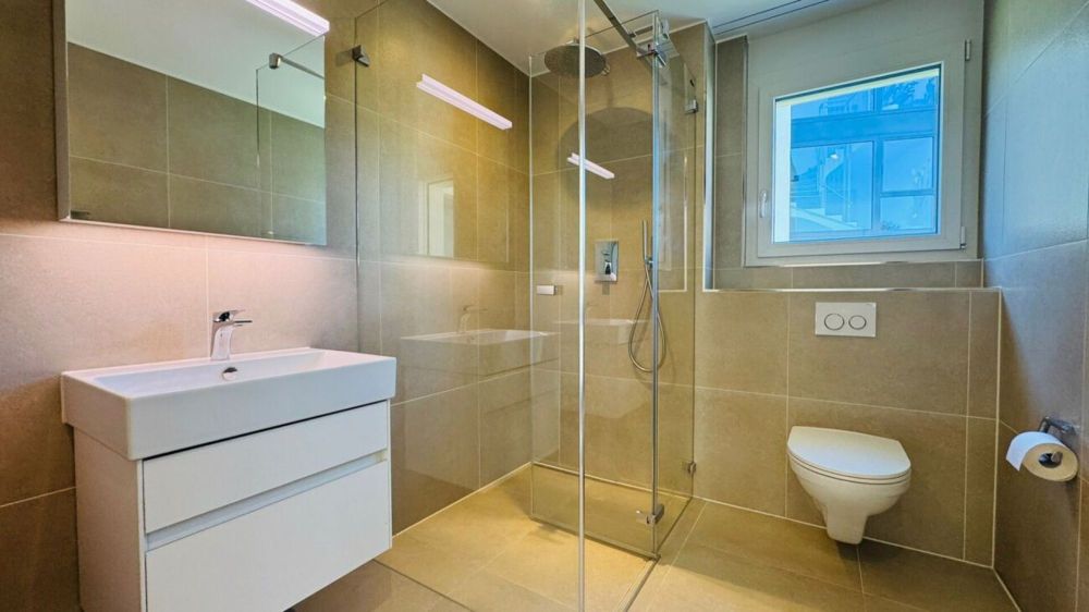 Moderne attraktive 2.5-Zimmer-Wohnung in Reinach - mit Balkon & eigenem Waschturm - Bild 3