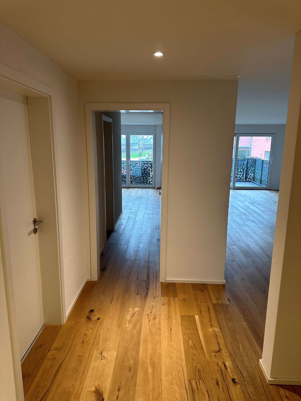 Exklusive, grosszügige und helle Wohnung in Weiach - Eingang.jpg