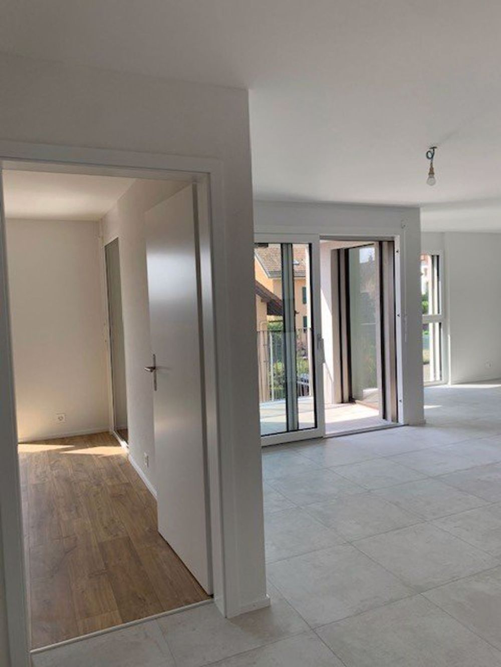 Prächtiges und sehr helles 2,5-Zimmer-Appartement in neuer Bauweise! - Bild 3
