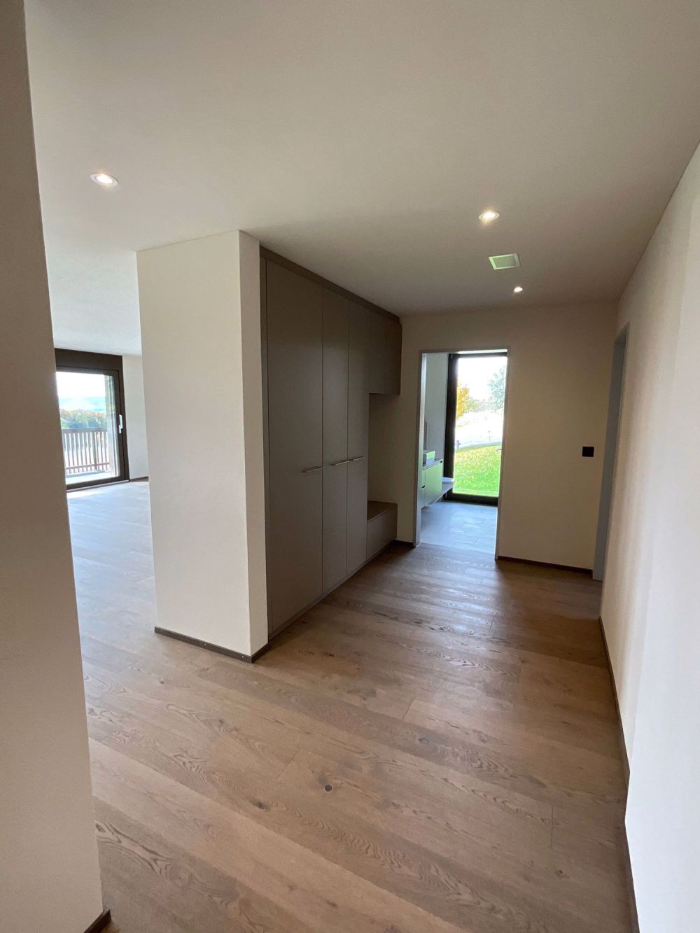 ERSTVERMIETUNG: grosszügige 3.5 Zimmer-Wohnung mit wundervoller Aussicht - Bild 10