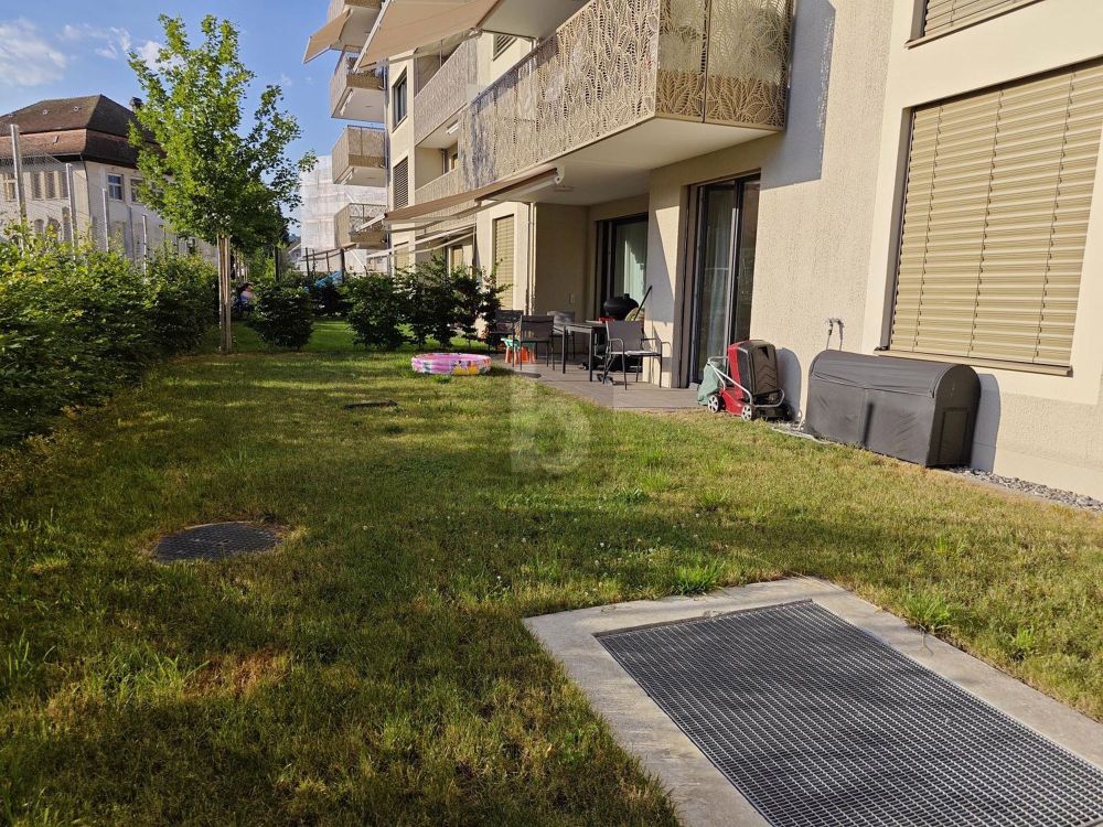 LUXURIÖS, GROSS UND MIT SONNIGEN GARTEN - Bild 5