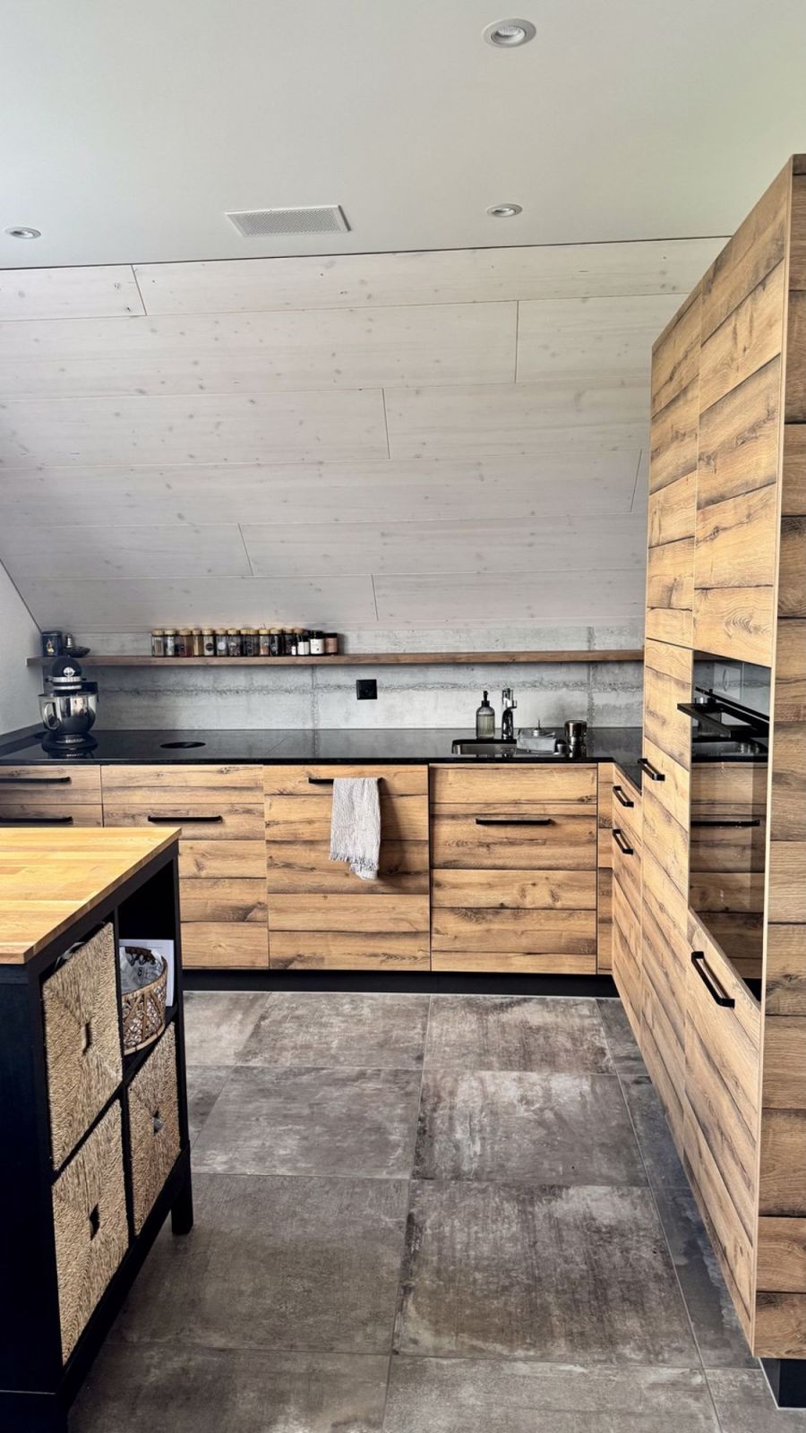 Stilvolle 2.5- Zimmer- Maisonettewohnung, möbiliert zur Untermiete (Dezember- März) - Bild 1