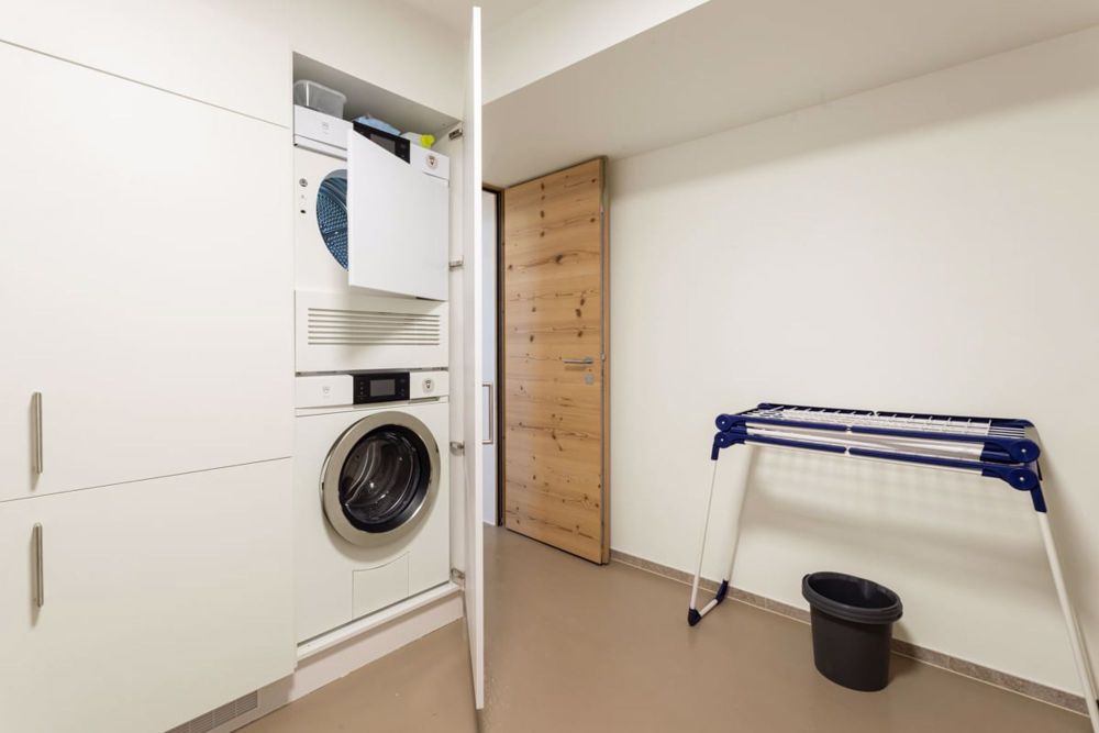 Stillvolle, kernsanierte und ruhige 2.5 Zi-Wohnung mit Panoramasicht - Bild 11