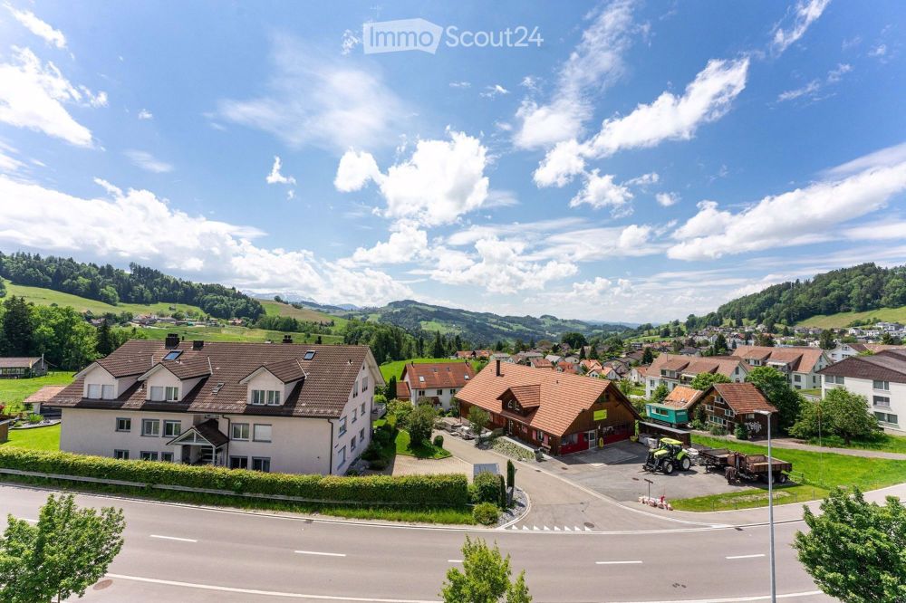 Lichtdurchflutete 4½-Zimmer-Wohnung mit Balkon und Panoramablick - Bild 12