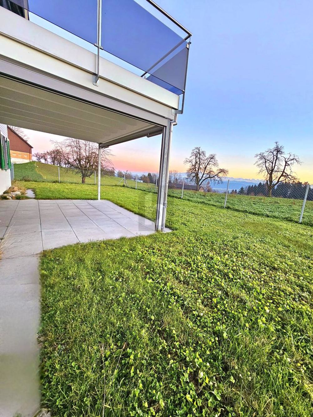 MIT EIGENEM GARTEN UND WEITSICHT ZUM VERLIEBEN - Bild 1