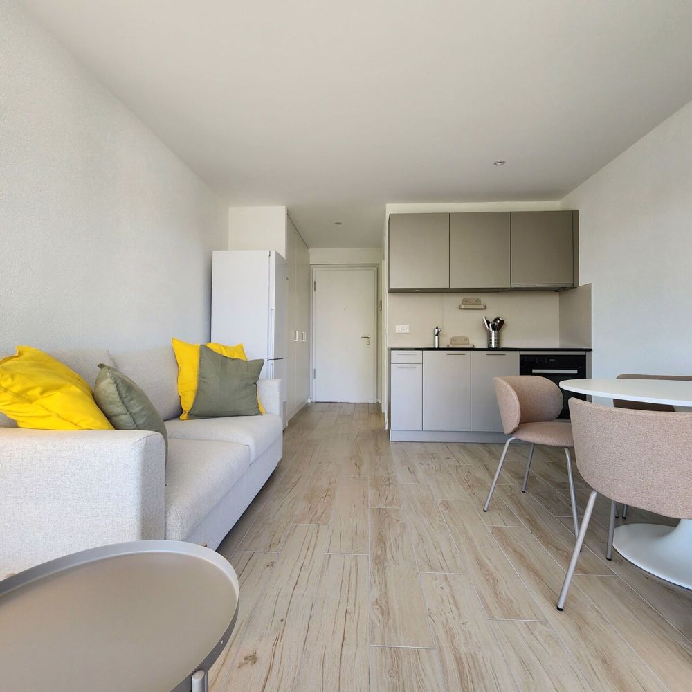 Studio neu möbliert im Zentrum von Gland mit Balkon - Bild 3