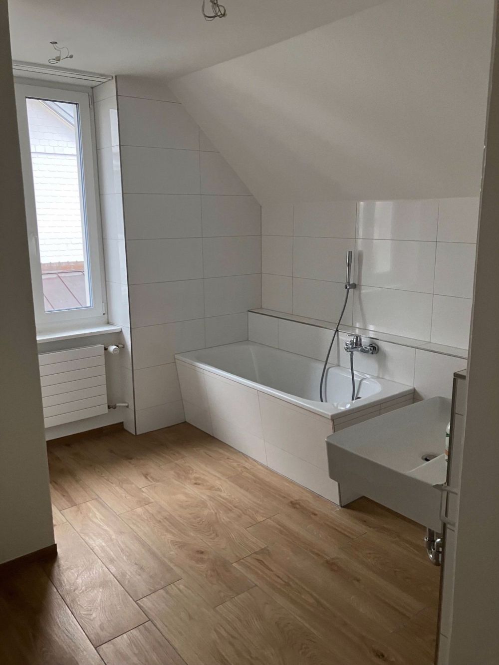 Erstbezug! Vollrenovierte Luxus Wohnung mit Garage - Bild 5
