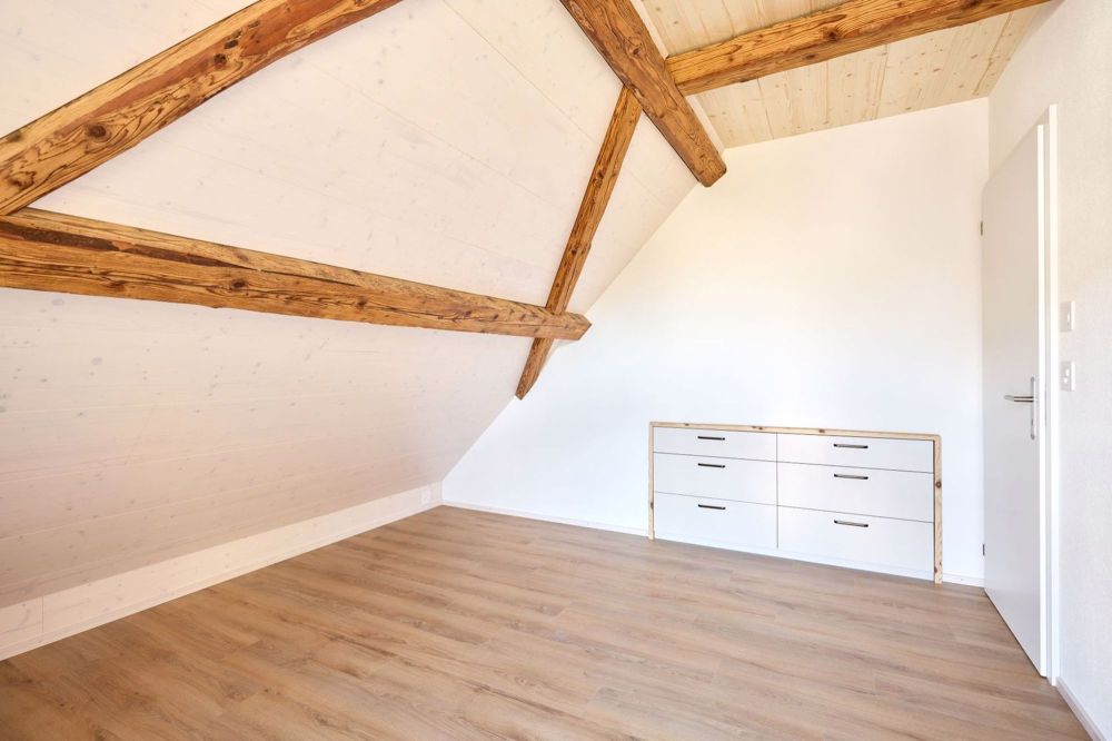Traumhafte 2.5-Zimmer-Wohnung in historischem Ambiente - Bild 4