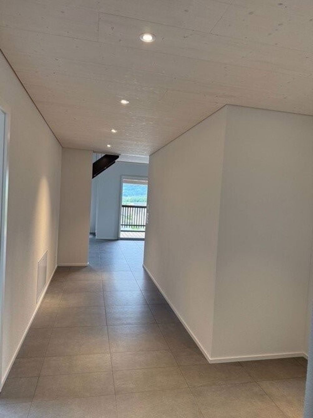 ERSTVERMIETUNG - Maisonette-Wohnung mit Galerie und eigener Waschküche - Eingagsbereich