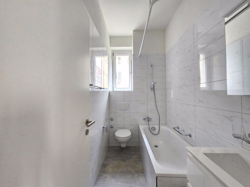 Neu renoviert und moderne 3.5 ZWG mit Seeblick perfekt für Paare oder Kleinfamilien - Bild 9