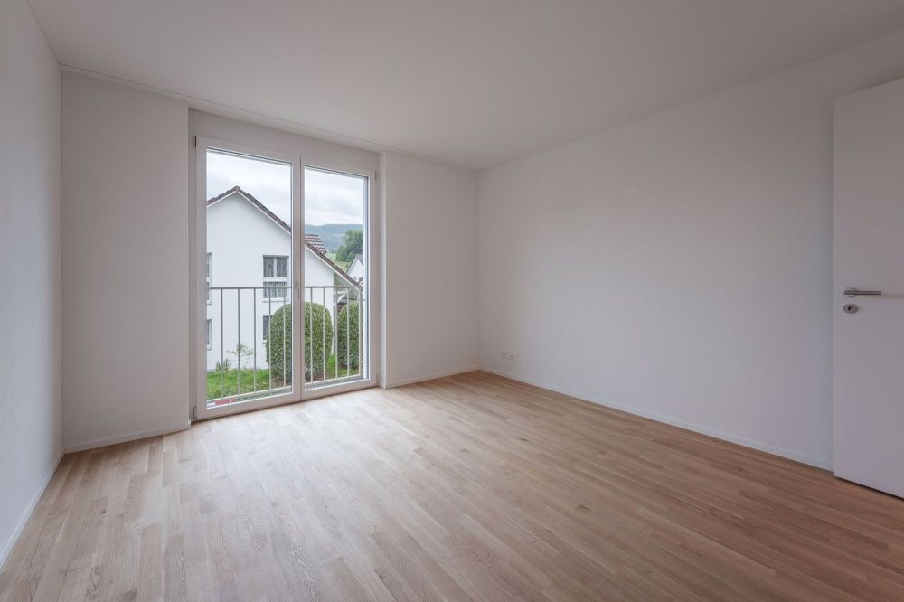 Moderne 2.5-Zimmer-Neubau-Wohnung mit Balkon in Niederweningen - Bild 9