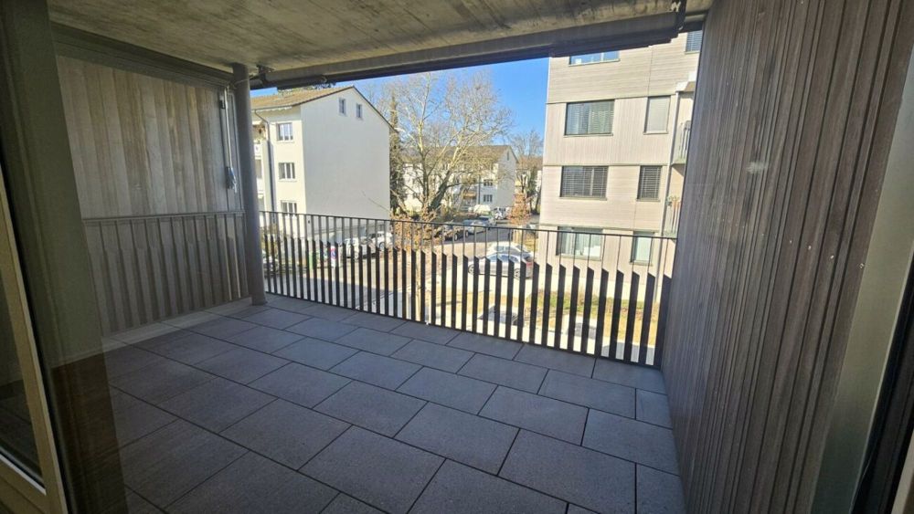 Neuwertige 3.5-Zimmerwohnung im 2.OG - Loggia