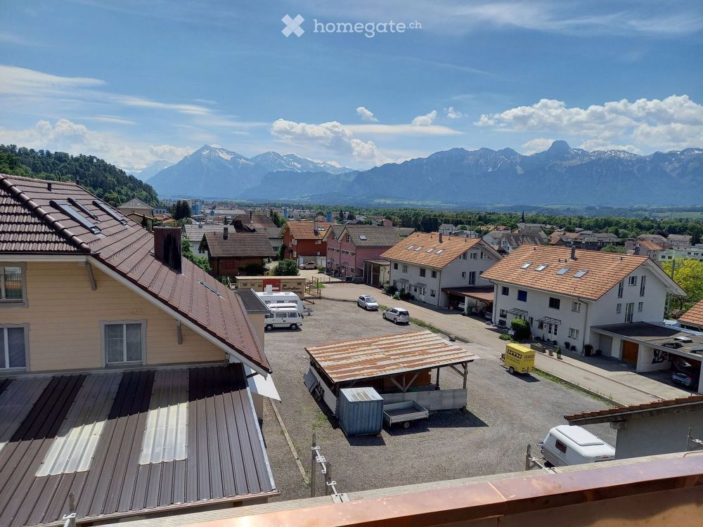 Moderne 3.5-Zimmer-Dachwohnung mit Bergblick in Heimberg - Bild 1