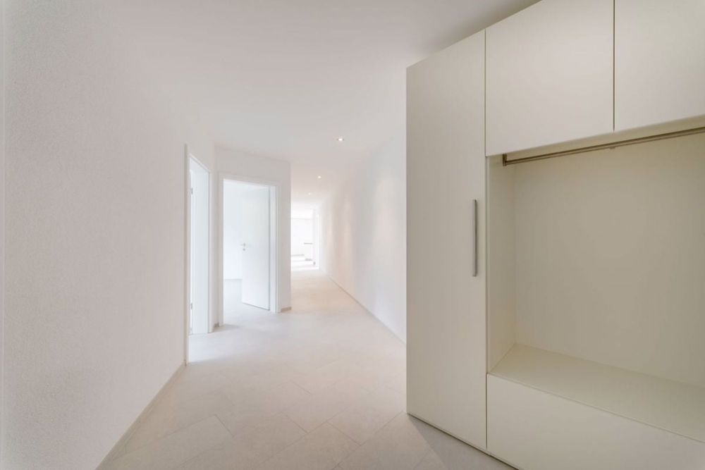 Grosszügige und helle 4-Zimmer-Wohnung zur Miete in Weiningen - Bild 1
