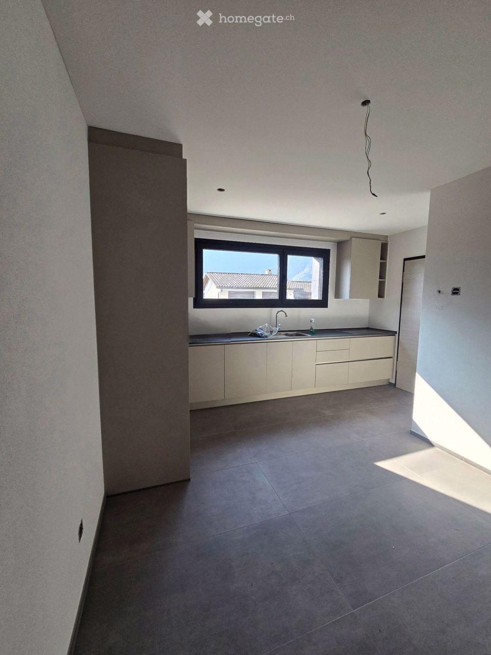 Mietet man 2.5-Zimmer-Wohnung in Claro für 1'150CHF - Bild 3