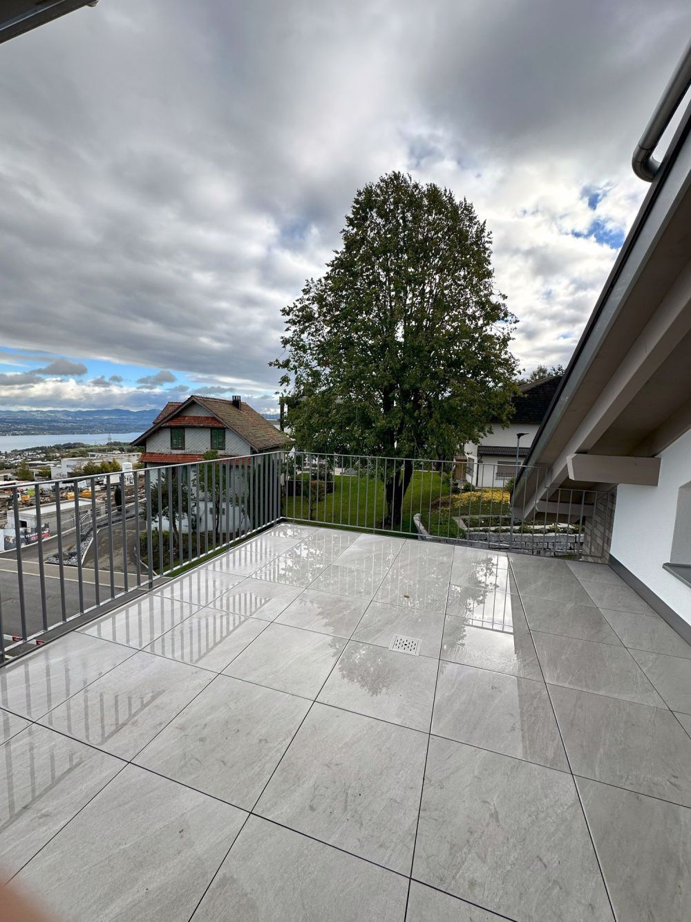 Schöne, grosse Dachwohnung mit Seesicht - Bild 11