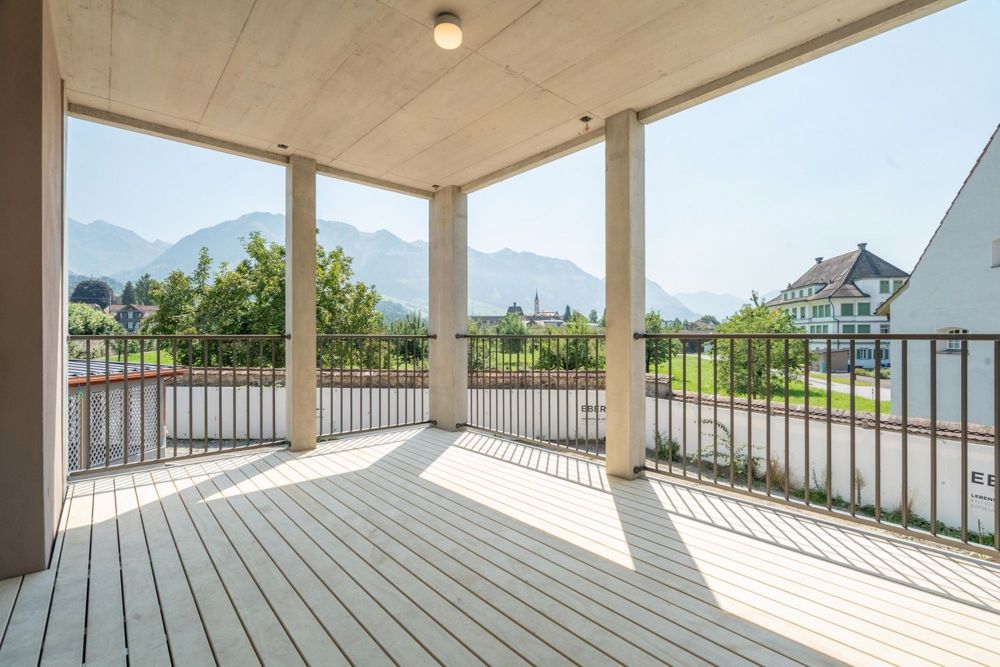 Stilvolle 2.5-Zimmer-Neubauwohnung mit Komfort und Aussicht - Balkon