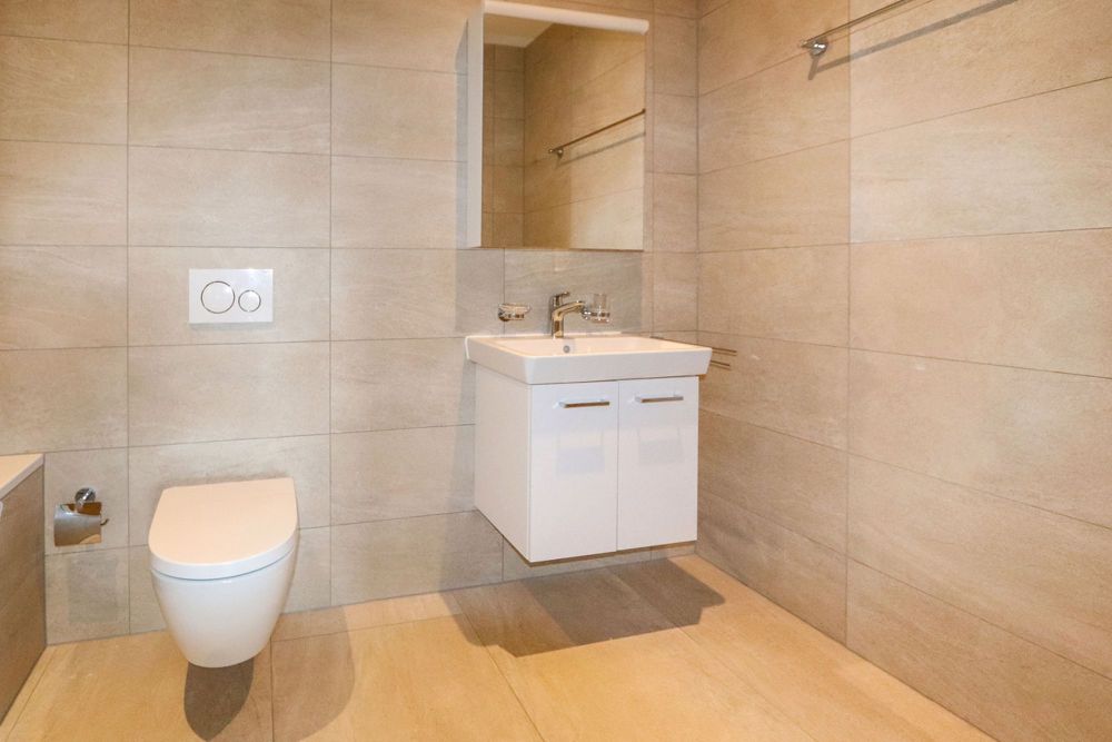 Wohnen an Toplage - Erstvermietung in Courtepin - Wohnung Nr. 2 - 3.5-Zimmer: Bad / Appartement no 2 - 3.5-pièces: bain