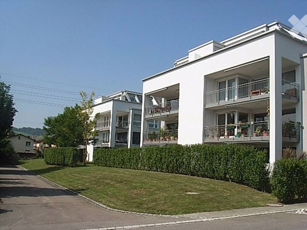 Moderne 4.5-Zimmer-Wohnung mit Balkon in Uznach - Bild 1