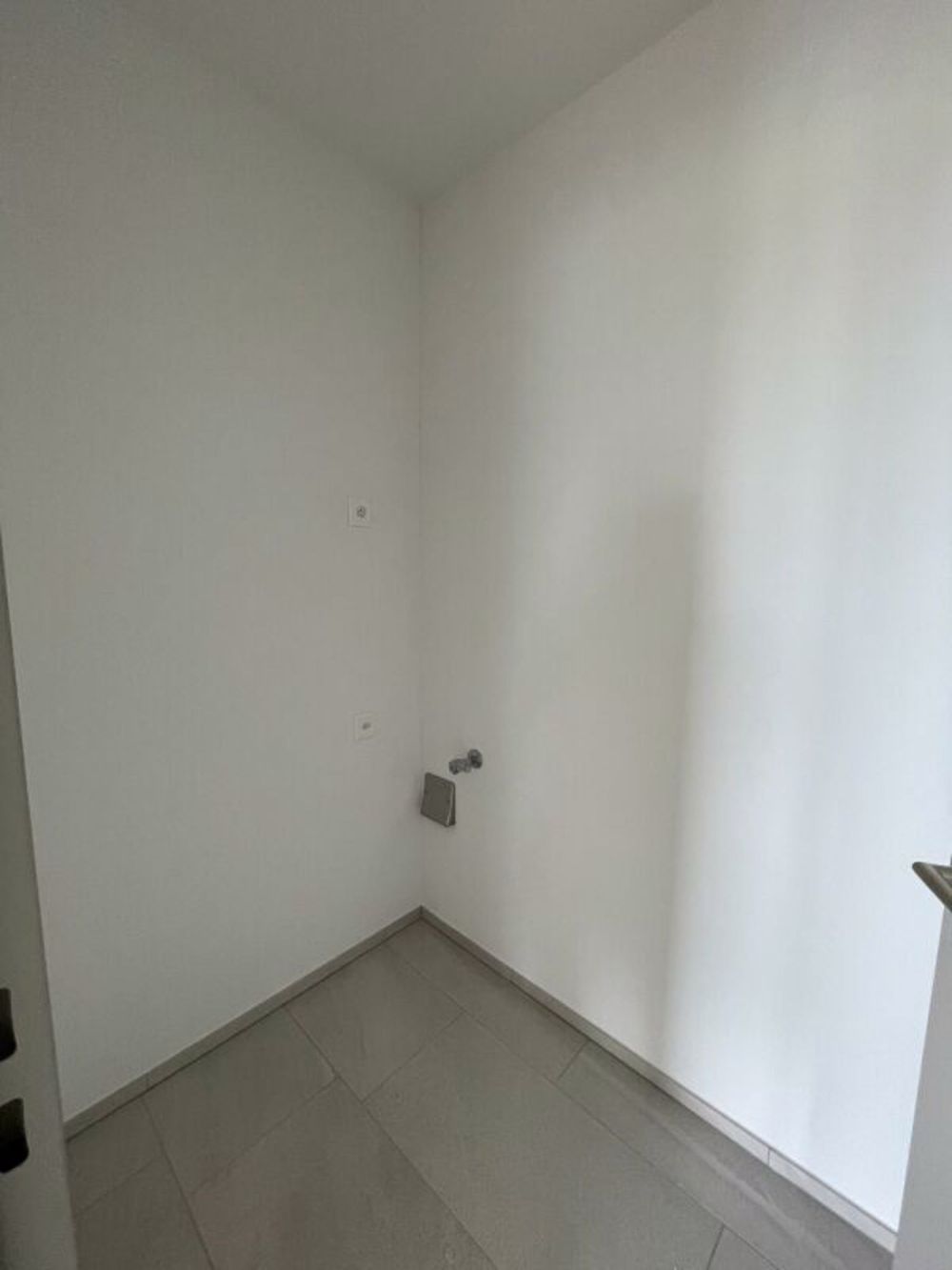 moderne 2.5 Zimmer-Wohnung an idealer Lage - Reduit mit Anschluss für Waschturm