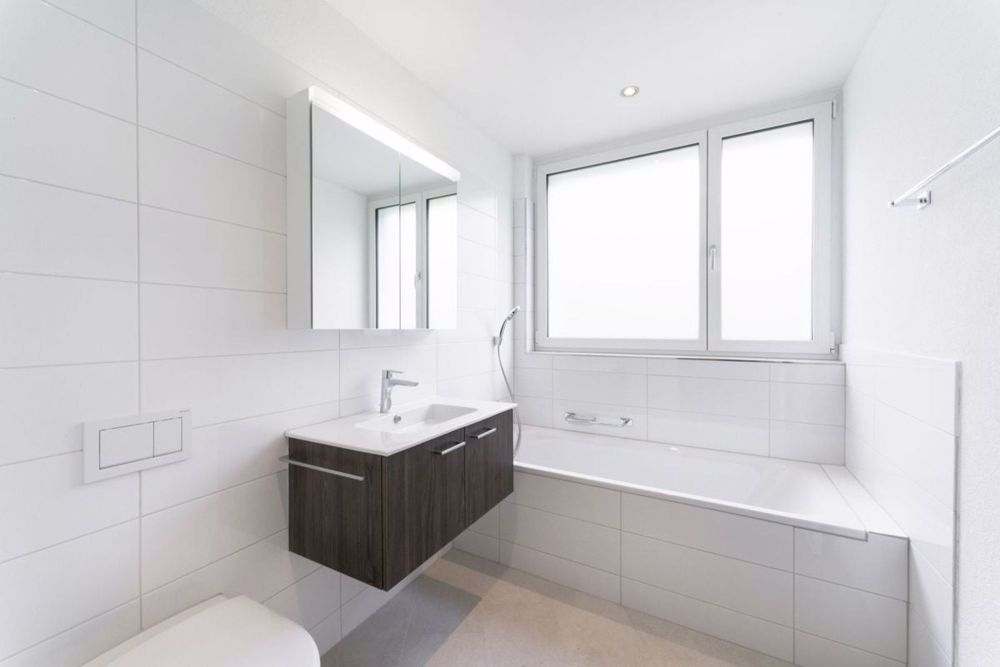 Grosszügige und helle 4-Zimmer-Wohnung zur Miete in Weiningen - Bild 2