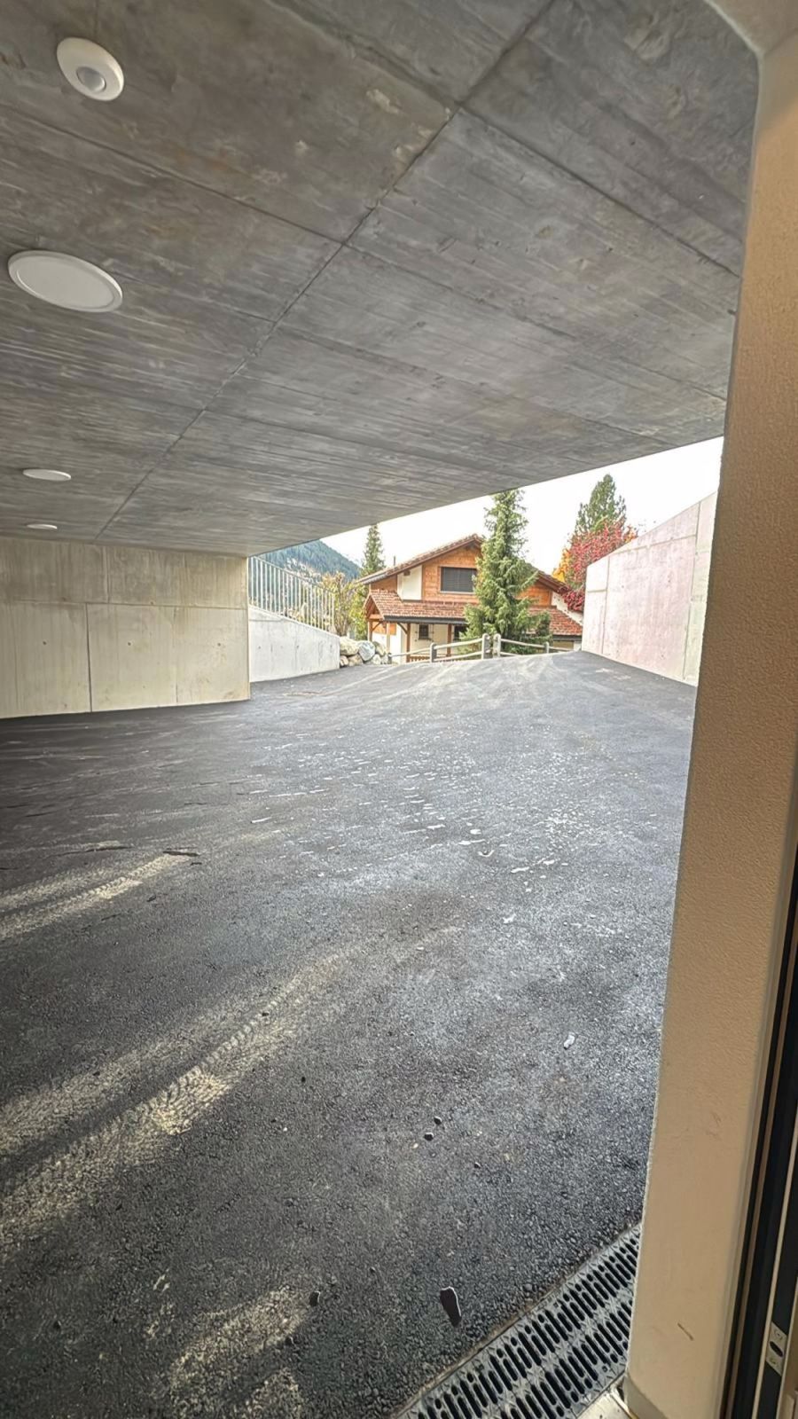 NUR MIT FESTWOHNSITZ! - ERSTBEZUG - BALKON MIT PANORAMASICHT! - Bild 2