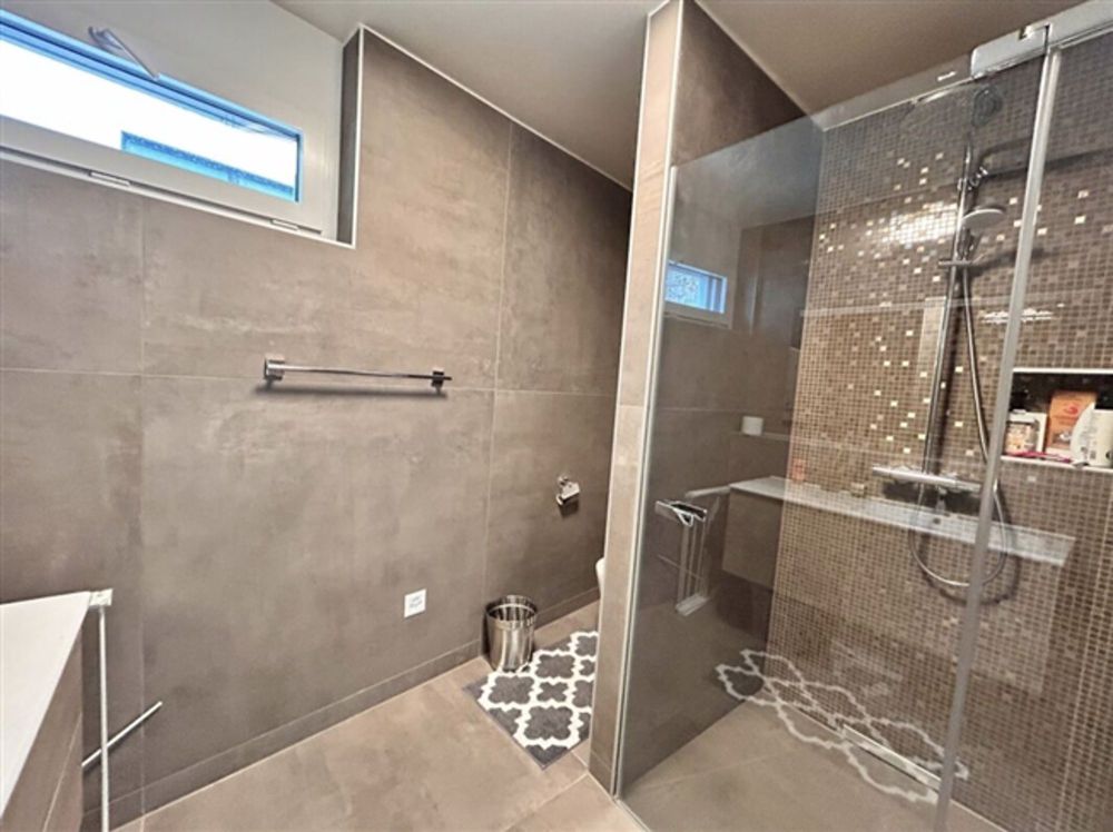 Exklusive, prächtige 4.5 Zimmerwohnung mit privatem Garten! - Bild 11